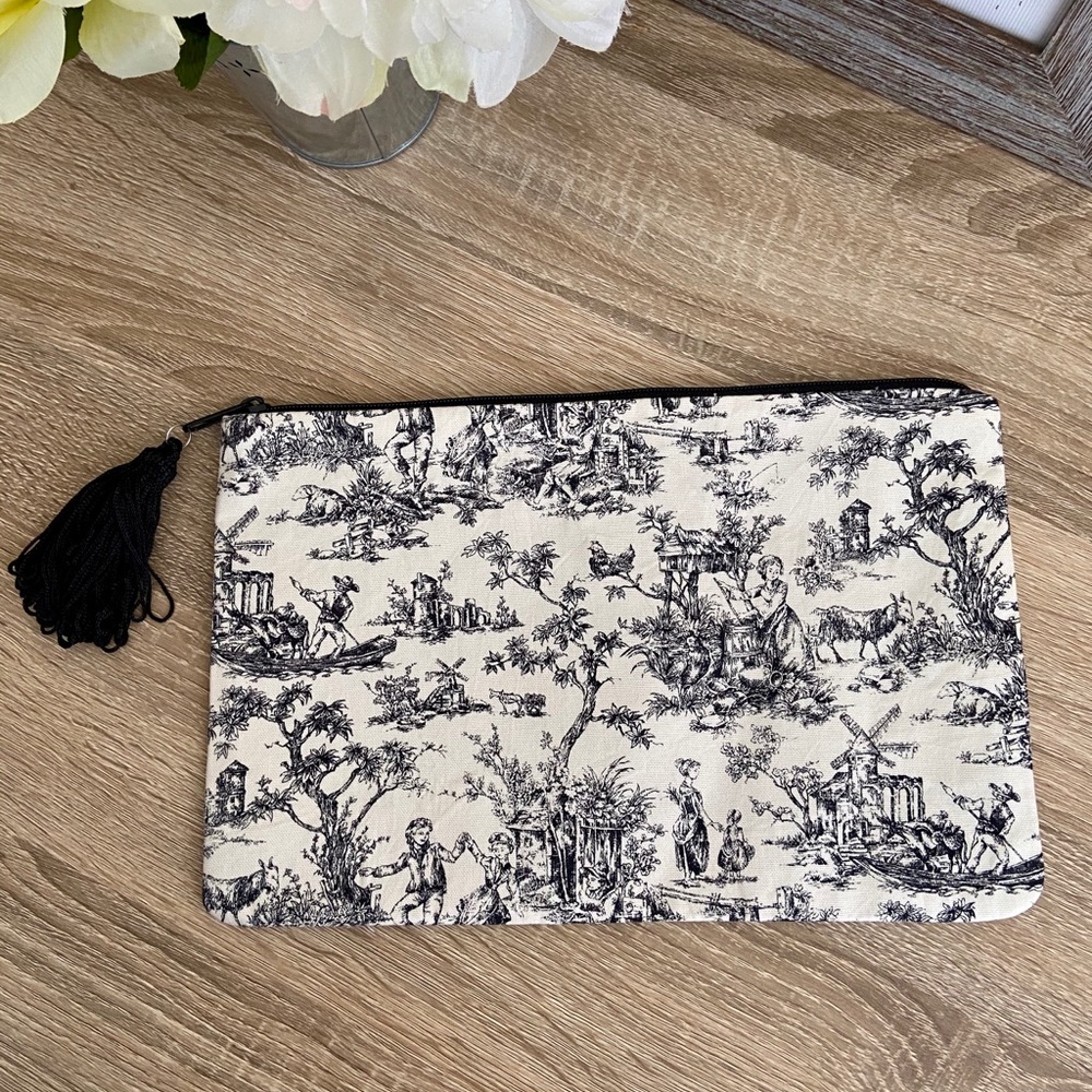 New Hand made makeup pouch with a cute tassel